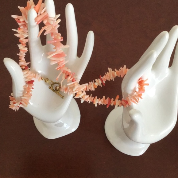 Pink and white coral chip necklace - Picture 2 of 7